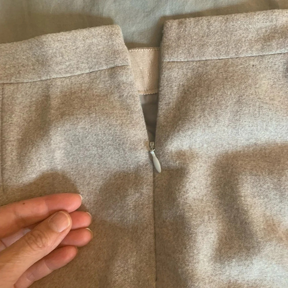 J Crew Women's Shirttail Mini Skirt
Wool Tan  Zip Up Fully Lined. Size 6 - Picture 7 of 11